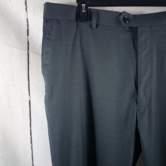 NWOT Roundtree & Yorke TravelSmart Classic Fit Dark Gray Dress Pants 42x30 FF - Picture 3 of 8